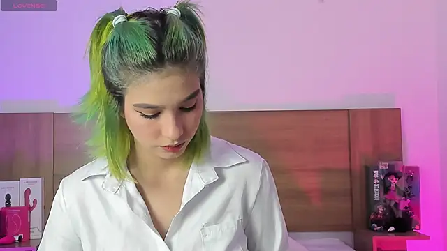 Akatsumi  online show from February 16, 2026, 5:22 pm