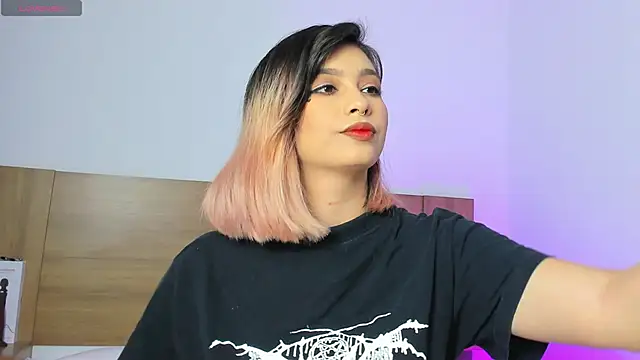 Snapshot of Akatsumi_ chatting on October 15, 2025, 9:34 pm Akatsumi online show from October 15, 2025, 9:34 pm