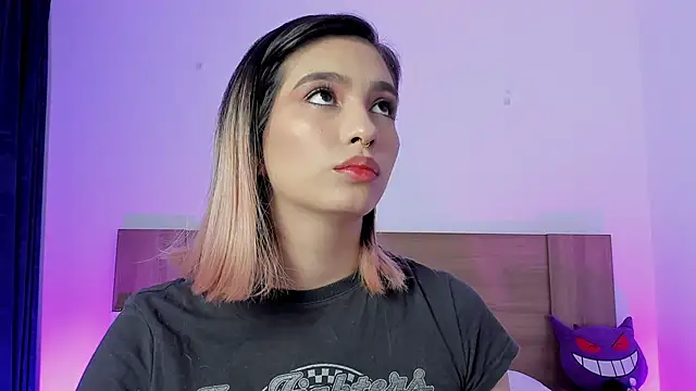 Snapshot of Akatsumi_ chatting on November 8, 2025, 9:07 pm Akatsumi online show from November 8, 2025, 9:07 pm