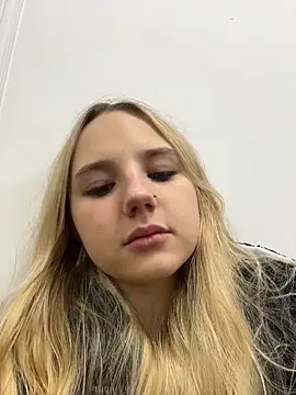 Sky Cutie online show from November 15, 2025, 4:16 am