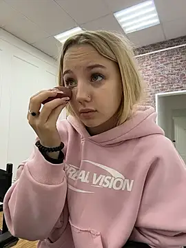 Sky Cutie online show from February 8, 2026, 4:43 am