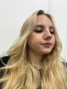 Sky Cutie online show from November 27, 2025, 4:24 am