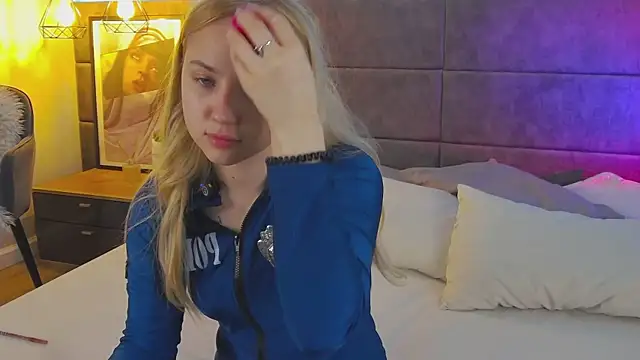 Snapshot of Sky_Cutie chatting on April 18, 2026, 4:26 am Sky Cutie online show from April 18, 2026, 4:26 am