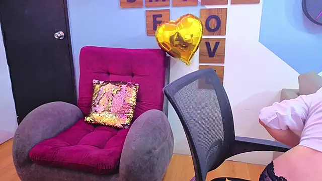 Snapshot of Victoria_Fallon chatting on November 25, 2025, 9:04 pm Victoria Fallon online show from November 25, 2025, 9:04 pm