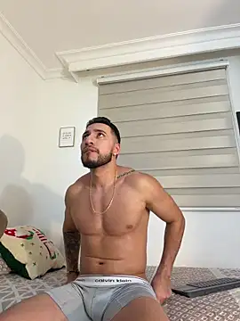 Snapshot of Thiago_Hill chatting on December 14, 2025, 2:40 am Thiago Hill online show from December 14, 2025, 2:40 am