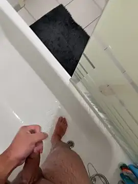 Snapshot of julienCr7 chatting on February 5, 2026, 5:09 pm julienCr7 online show from February 5, 2026, 5:09 pm