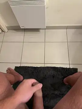 Snapshot of julienCr7 chatting on February 17, 2026, 7:05 am julienCr7 online show from February 17, 2026, 7:05 am