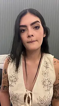 Snapshot of AliceRitter chatting on June 16, 2026, 10:32 pm AliceRitter online show from June 16, 2026, 10:32 pm