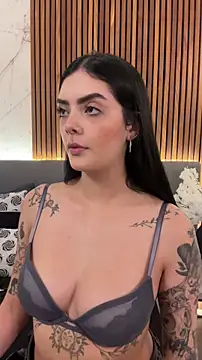 Snapshot of AliceRitter chatting on April 21, 2026, 10:16 pm AliceRitter online show from April 21, 2026, 10:16 pm