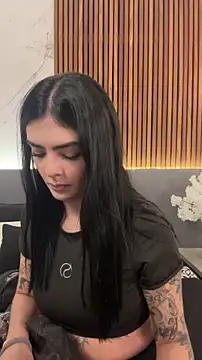 Snapshot of AliceRitter chatting on April 14, 2026, 10:26 pm AliceRitter online show from April 14, 2026, 10:26 pm