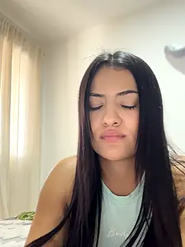 Lu090  online show from November 18, 2025, 5:49 pm