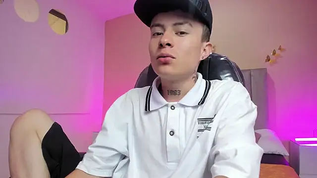 Snapshot of Nascary_Fox chatting on March 31, 2026, 1:02 pm Nascary Fox online show from March 31, 2026, 1:02 pm
