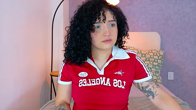 Snapshot of Tracielowe_w chatting on December 4, 2025, 3:38 am Tracielowe w online show from December 4, 2025, 3:38 am