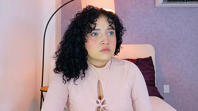 Snapshot of Tracielowe_w chatting on November 29, 2025, 3:28 am Tracielowe w online show from November 29, 2025, 3:28 am