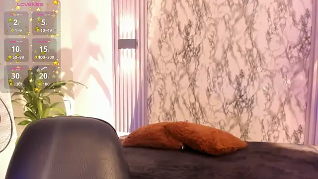 ChloeeMason online show from October 21, 2025, 11:09 am