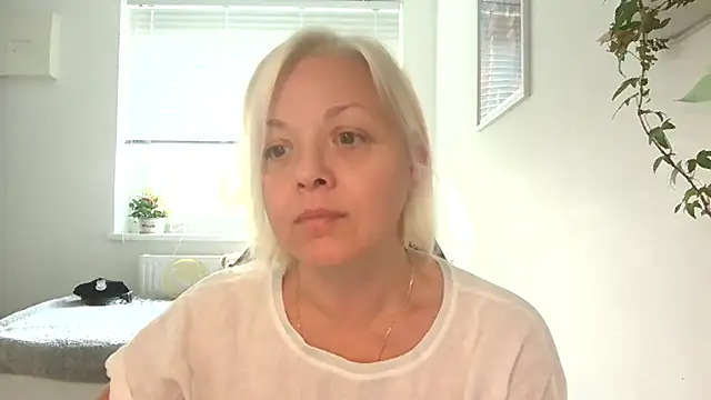 Linsy Kim online show from October 14, 2025, 7:31 am