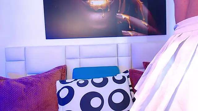 NicoletBlossom online show from April 8, 2026, 8:32 pm