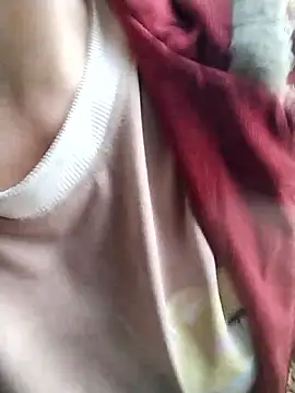 venu00 online show from December 18, 2025, 4:39 am