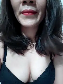 Singlemom69x online show from May 11, 2026, 1:23 pm