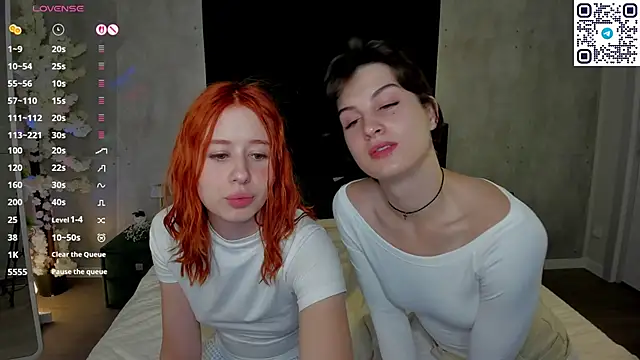 Snapshot of Adeline_Perle chatting on September 28, 2025, 12:39 am Adeline Perle online show from September 28, 2025, 12:39 am