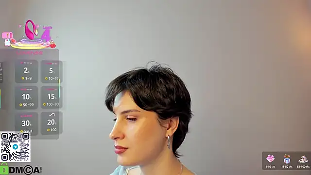 Snapshot of Adeline_Perle chatting on September 19, 2025, 1:09 am Adeline Perle online show from September 19, 2025, 1:09 am