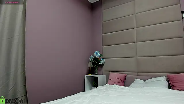 Snapshot of Adeline_Perle chatting on November 14, 2025, 1:09 am Adeline Perle online show from November 14, 2025, 1:09 am