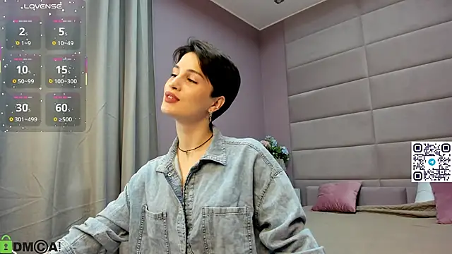 Snapshot of Adeline_Perle chatting on October 10, 2025, 11:27 pm Adeline Perle online show from October 10, 2025, 11:27 pm