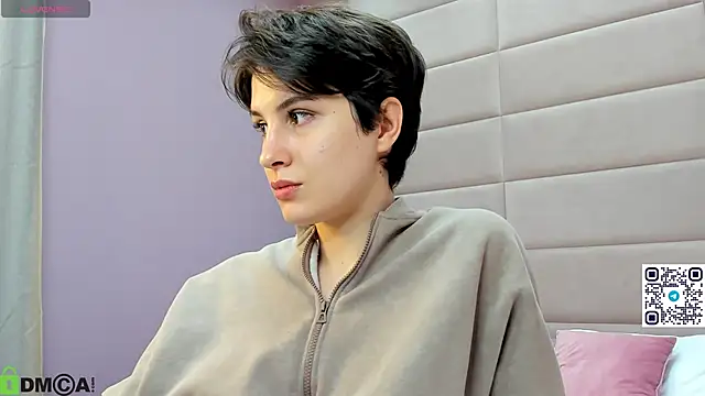 Snapshot of Adeline_Perle chatting on November 23, 2025, 1:04 am Adeline Perle online show from November 23, 2025, 1:04 am