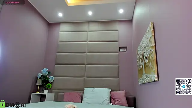 Snapshot of Adeline_Perle chatting on November 19, 2025, 1:05 am Adeline Perle online show from November 19, 2025, 1:05 am