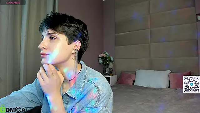 Snapshot of Adeline_Perle chatting on October 17, 2025, 1:53 am Adeline Perle online show from October 17, 2025, 1:53 am