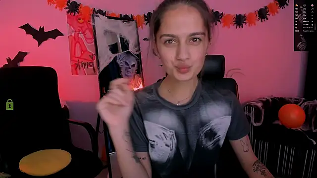 Snapshot of talia_seduce chatting on October 28, 2025, 1:10 pm talia seduce online show from October 28, 2025, 1:10 pm