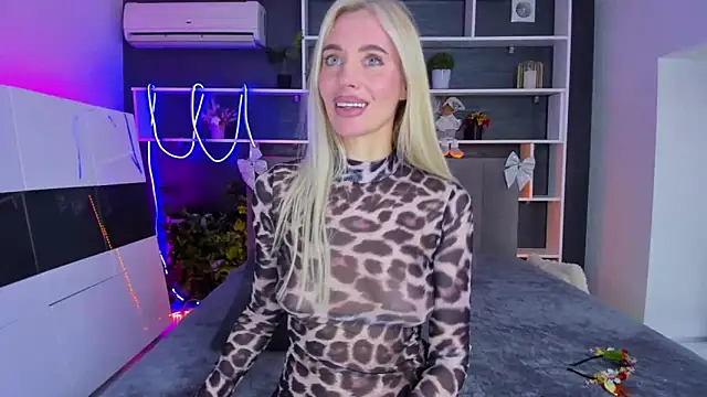 SabrinaSharm online show from December 14, 2025, 12:55 pm