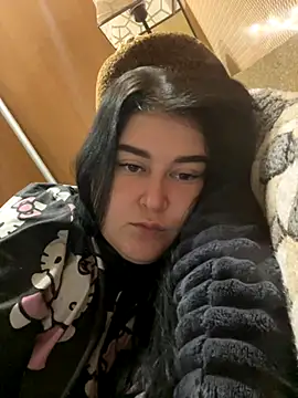 DazzzlingDame online show from October 8, 2025, 2:18 pm