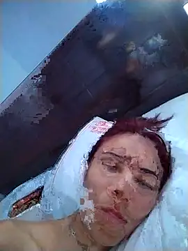 dulcelatin21 online show from October 31, 2025, 3:52 pm