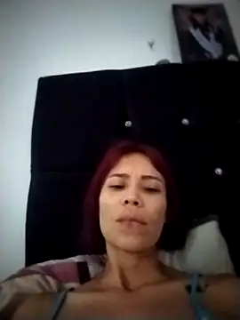 dulcelatin21 online show from November 6, 2025, 8:24 pm