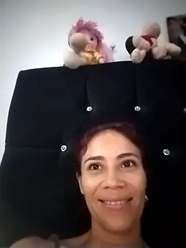 dulcelatin21 online show from November 26, 2025, 6:52 pm