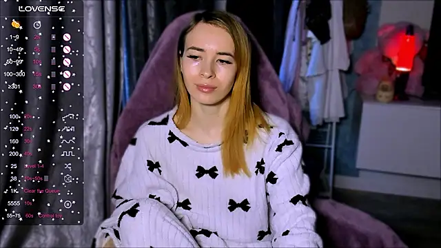 Snapshot of ZoyaMill chatting on February 4, 2026, 6:52 am ZoyaMill online show from February 4, 2026, 6:52 am