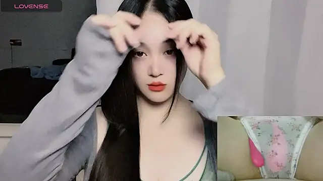 woaiqinqin online show from December 15, 2025, 4:13 pm