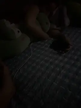 letruong6879 online show from September 17, 2025, 6:54 pm