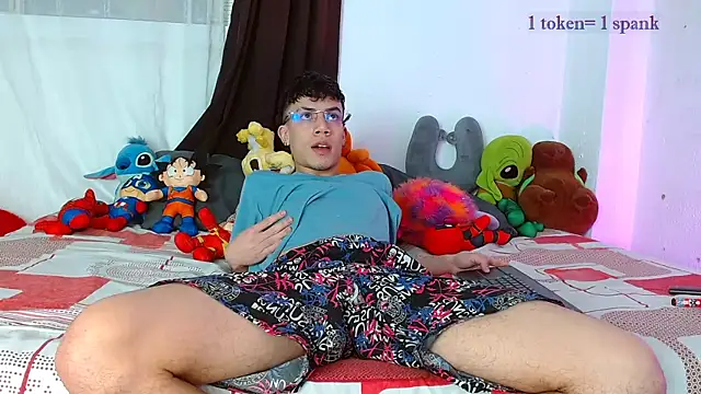 aaronjames1 online show from November 30, 2025, 10:21 pm