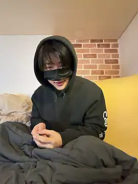 Snapshot of honeybottle chatting on February 10, 2026, 2:16 pm honeybottle online show from February 10, 2026, 2:16 pm