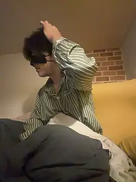 Snapshot of honeybottle chatting on January 18, 2026, 1:20 am honeybottle online show from January 18, 2026, 1:20 am