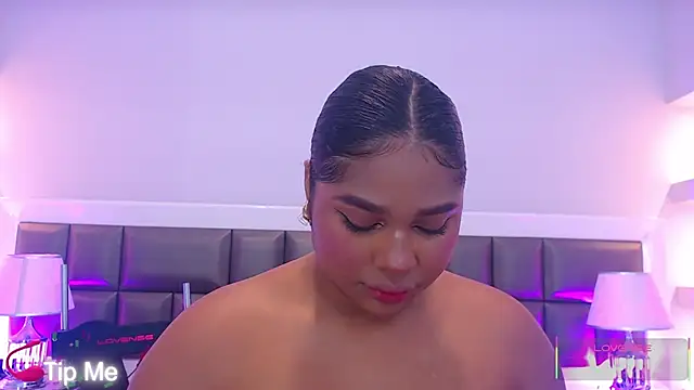 LennaEvans online show from November 28, 2025, 11:21 am