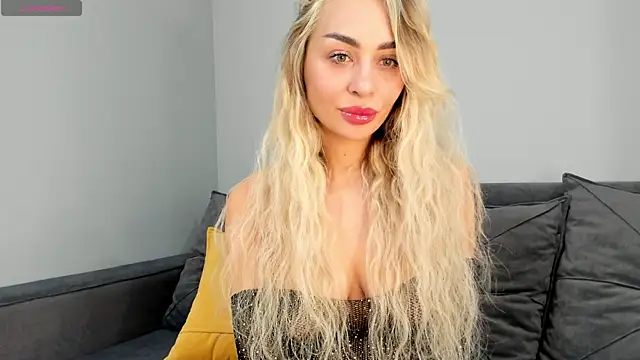 Snapshot of SaraShine_ chatting on November 21, 2025, 9:03 pm SaraShine online show from November 21, 2025, 9:03 pm