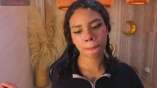 Snapshot of Canela_s1 chatting on November 1, 2025, 8:25 pm Canela s1 online show from November 1, 2025, 8:25 pm