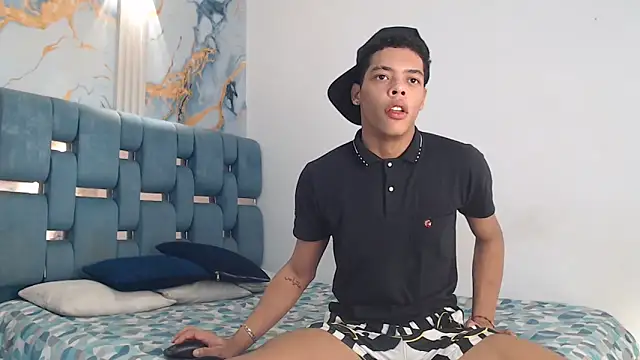 PRETTY FEM online show from March 9, 2026, 8:45 pm