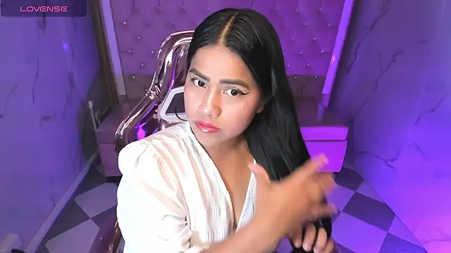 Snapshot of Victoria_b_ chatting on October 17, 2025, 8:10 pm Victoria b online show from October 17, 2025, 8:10 pm