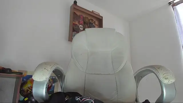 mila dash online show from December 5, 2025, 11:53 am