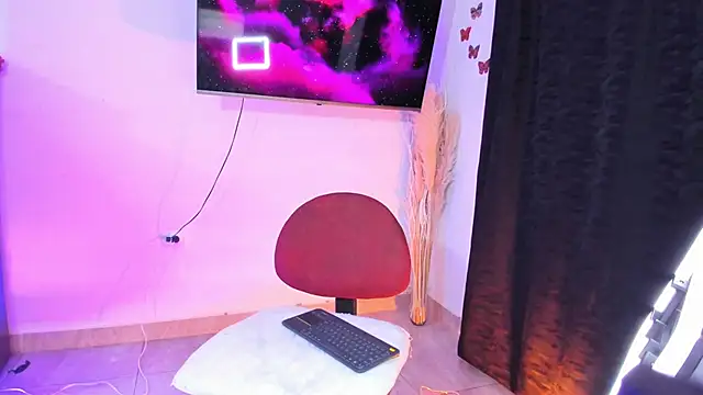 REINA ADAHARA online show from December 1, 2025, 9:43 am