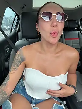 Snapshot of Sarahlove_90 chatting on October 15, 2025, 8:28 pm Sarahlove 90 online show from October 15, 2025, 8:28 pm